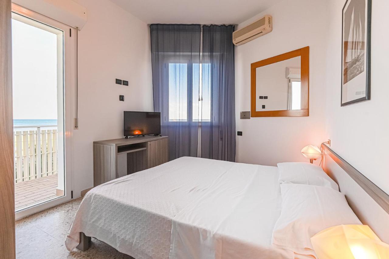 Double or Twin Room Sea View