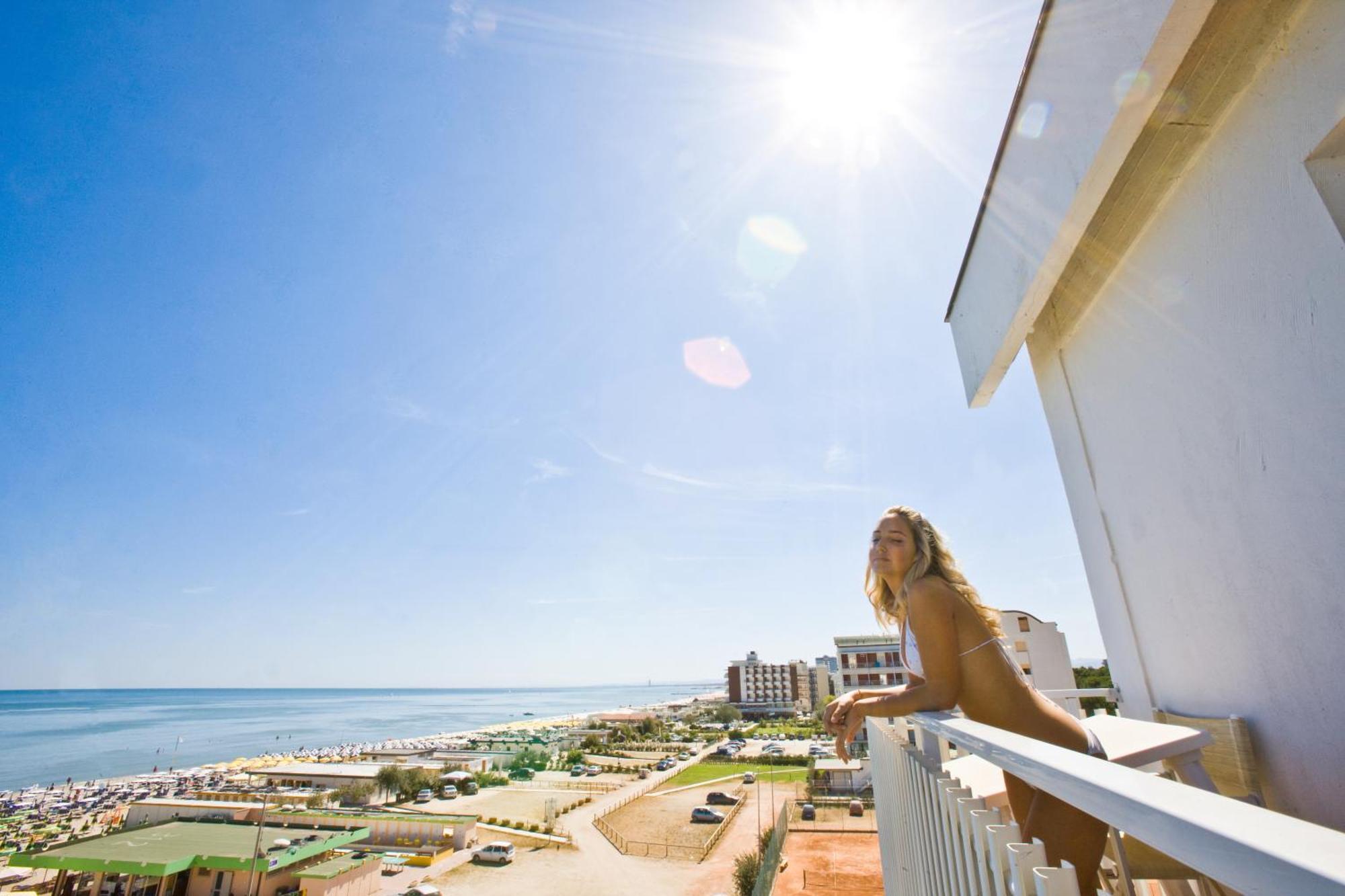 Double or Twin Room Sea View